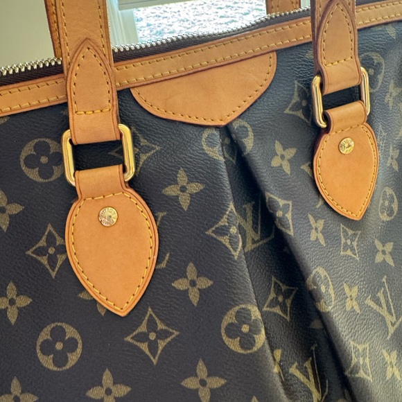 Louis Vuitton Tivoli GM Monogram Tote Bag - Picture 12 of 13
